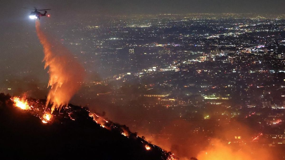 Bukit Hollywood Terbakar Hebat