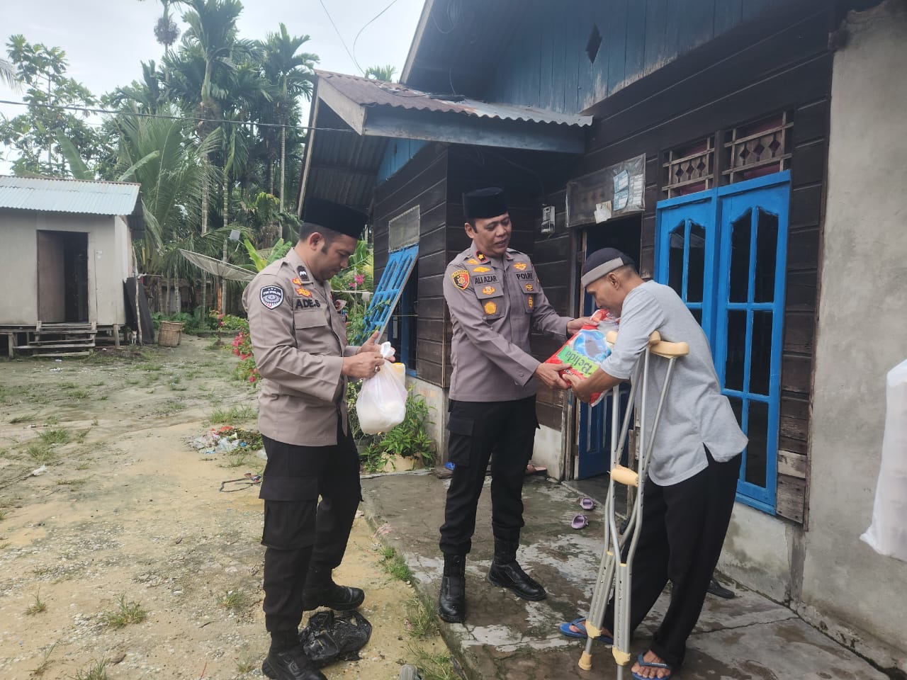 Ops Tertib Ramadan 2025, Polsek Siak Bantu Warga Kurang Mampu