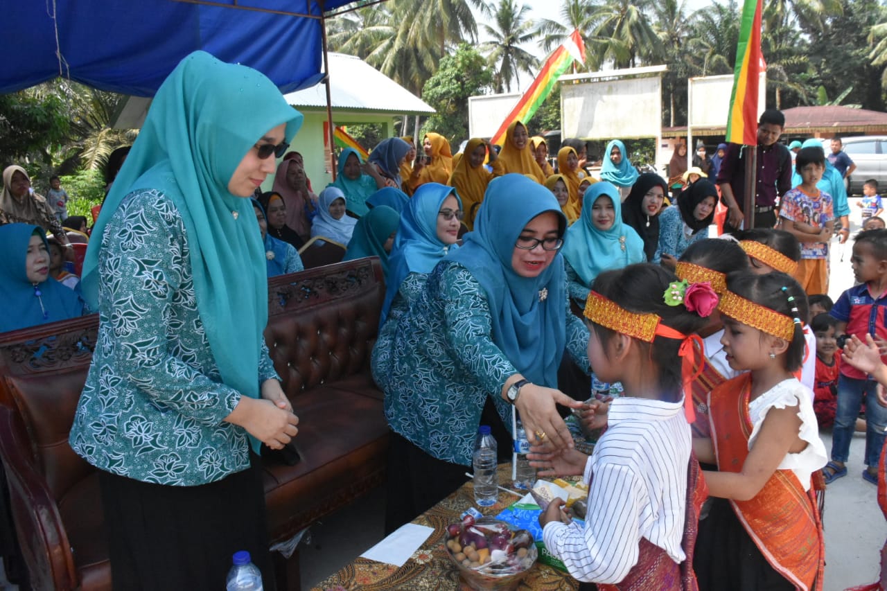 Kunjungi Dua Desa, Muslimawati Minta PKK Desa Proaktif Jalankan Program