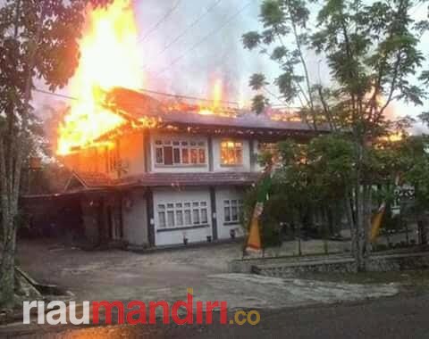 Jelang Salat Idul Adha, Kantor Dinsos Kuansing Dilalap Si Jago Merah 