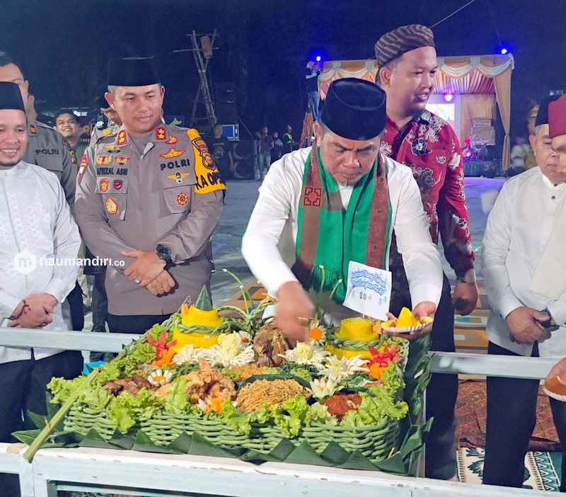 Bupati Zukri Sosialisasikan Program Pemerintah di HUT Desa Langkan