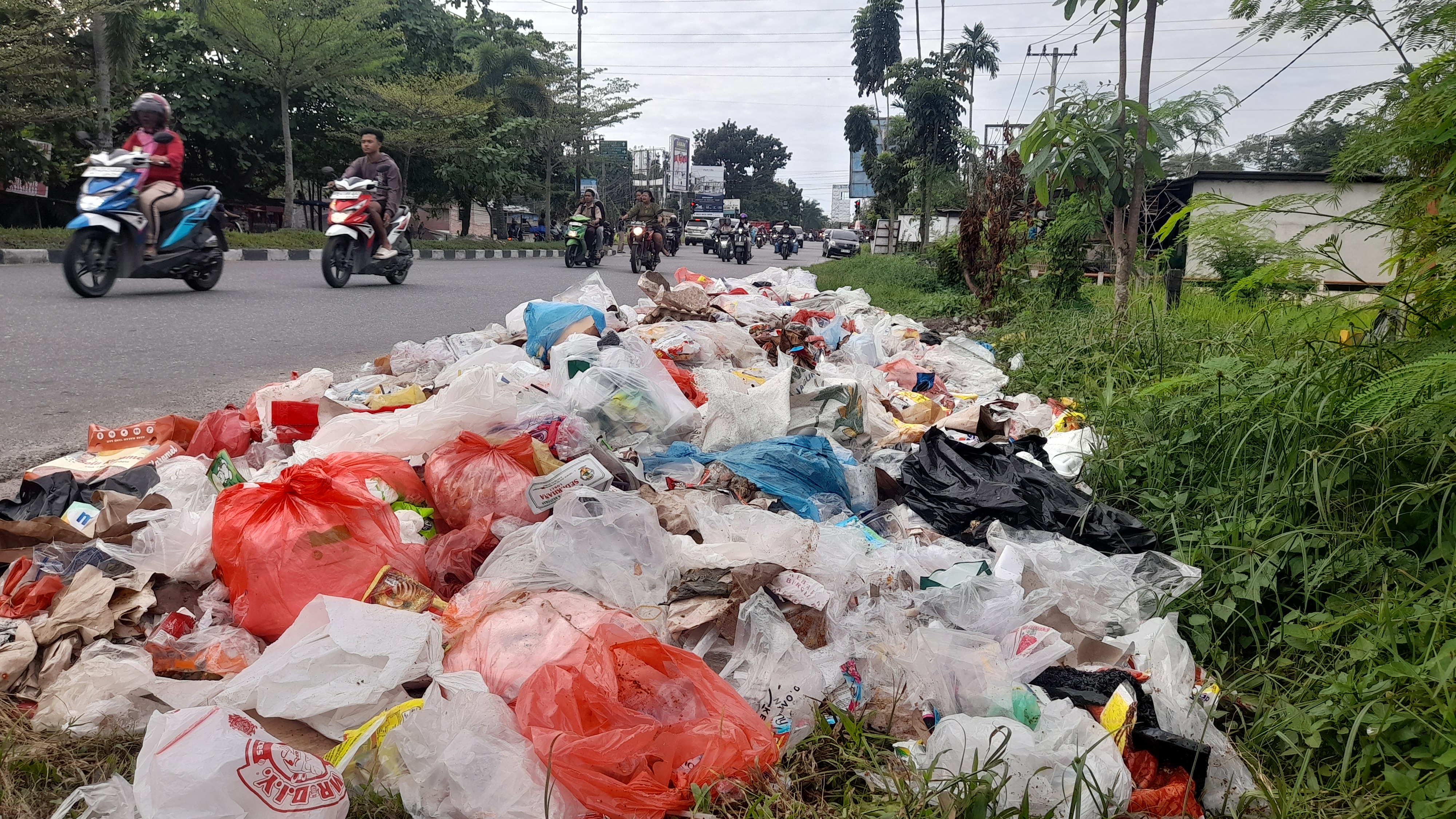 Pemko Telat Bayar Sebabkan Pengangkutan Sampah Mandek