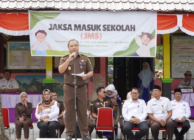 Jaksa Masuk Sekolah di SMPN 1 Mempura: Penyuluhan Hukum Terhadap Anak