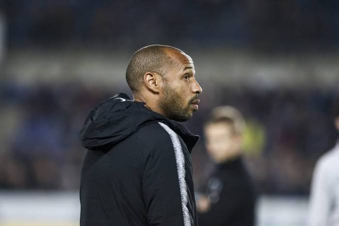 Thierry Henry Mundur dari Prancis