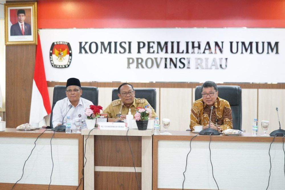 Pj Gubri Rahman Kunjungi KPU Riau