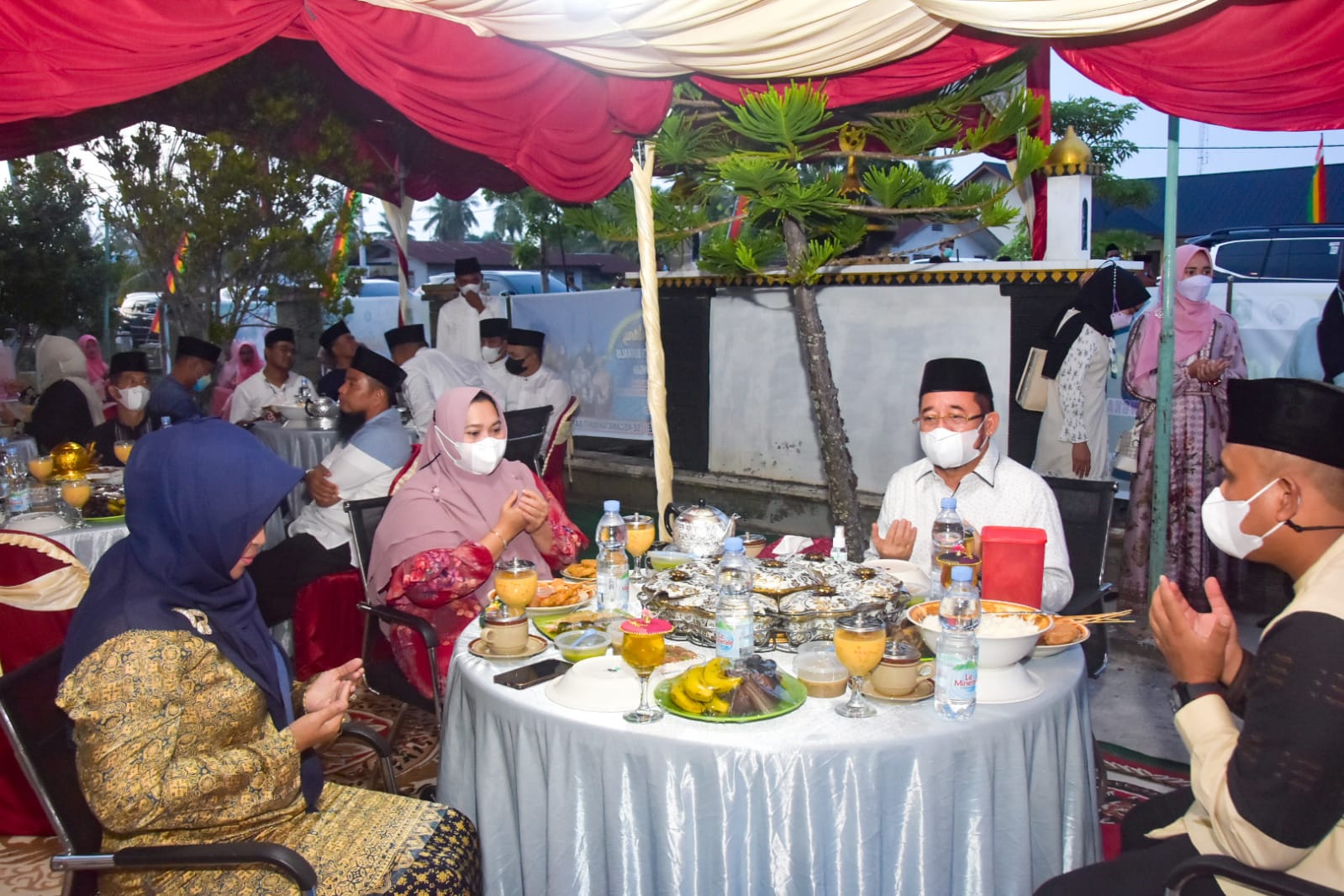 Ramadan ke-18, Bupati Kasmarni Buka Puasa Bersama di Desa Bukit Batu