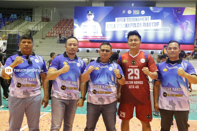 Tim Putra Polres Siak Juara I Turnamen Voli Kapolda Riau Cup