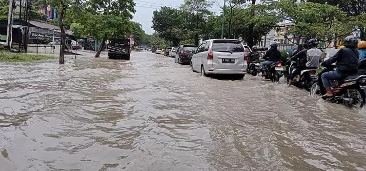 Jalanan Pekanbaru Bak Sungai: Pemko tak Ada Langkah Konkret