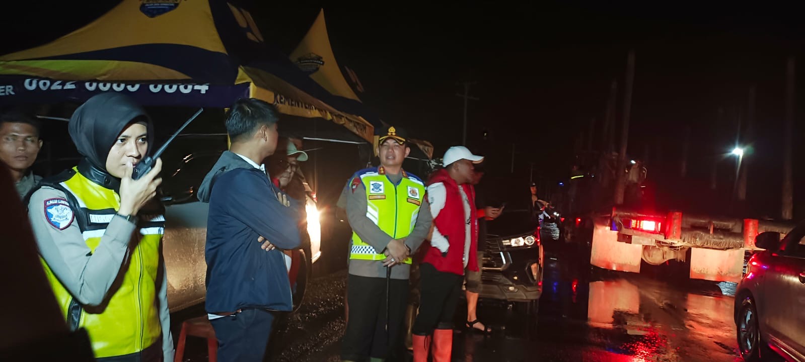 Forkopimda Tinjau Situasi Banjir di KM 83 Pelalawan