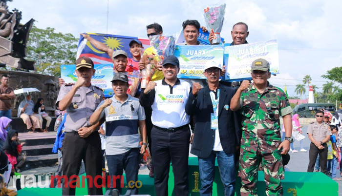 Bupati Siak Tutup Serindit Boat Race, Kota Bekasi Duduki Peringkat Pertama