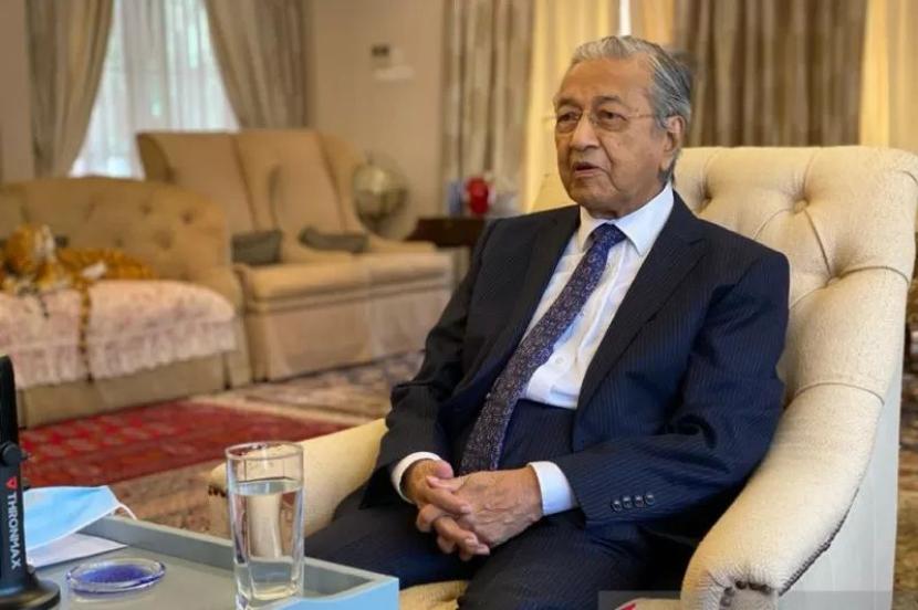 Mahathir Mohamad Berjuang Lawan Infeksi