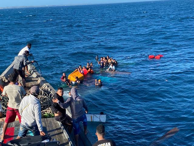 Kapal Angkut 16 Penumpang Tenggelam di Kepulauan Tanimbar