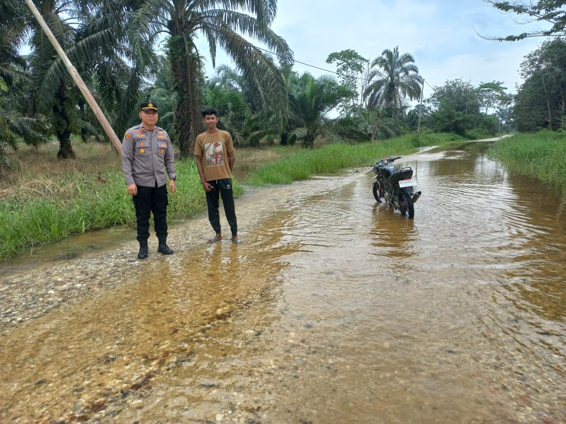 Luapan Sungai Kampar, Polsek Langgam Tinjau Kondisi Banjir