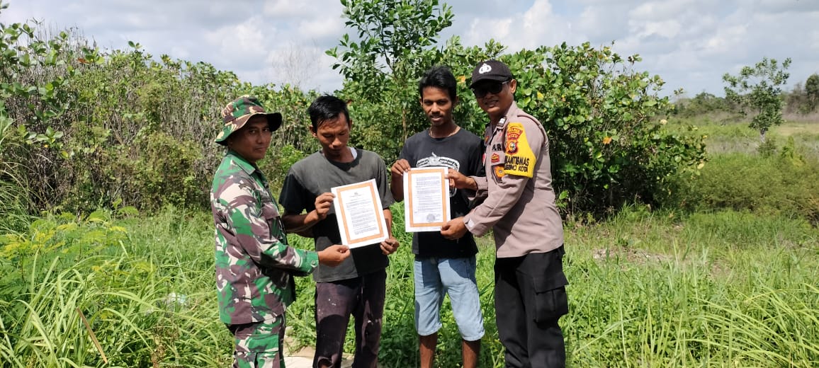 TNI-Polri Sambang Warga di Pangkalan Kerinci, Pesankan Jaga Kambtibmas Hingga Larang Bakar Lahan