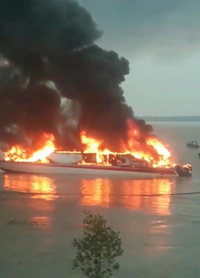 Speedboat Angkut Sayur dan Sembako Terbakar di Selat Air Hitam