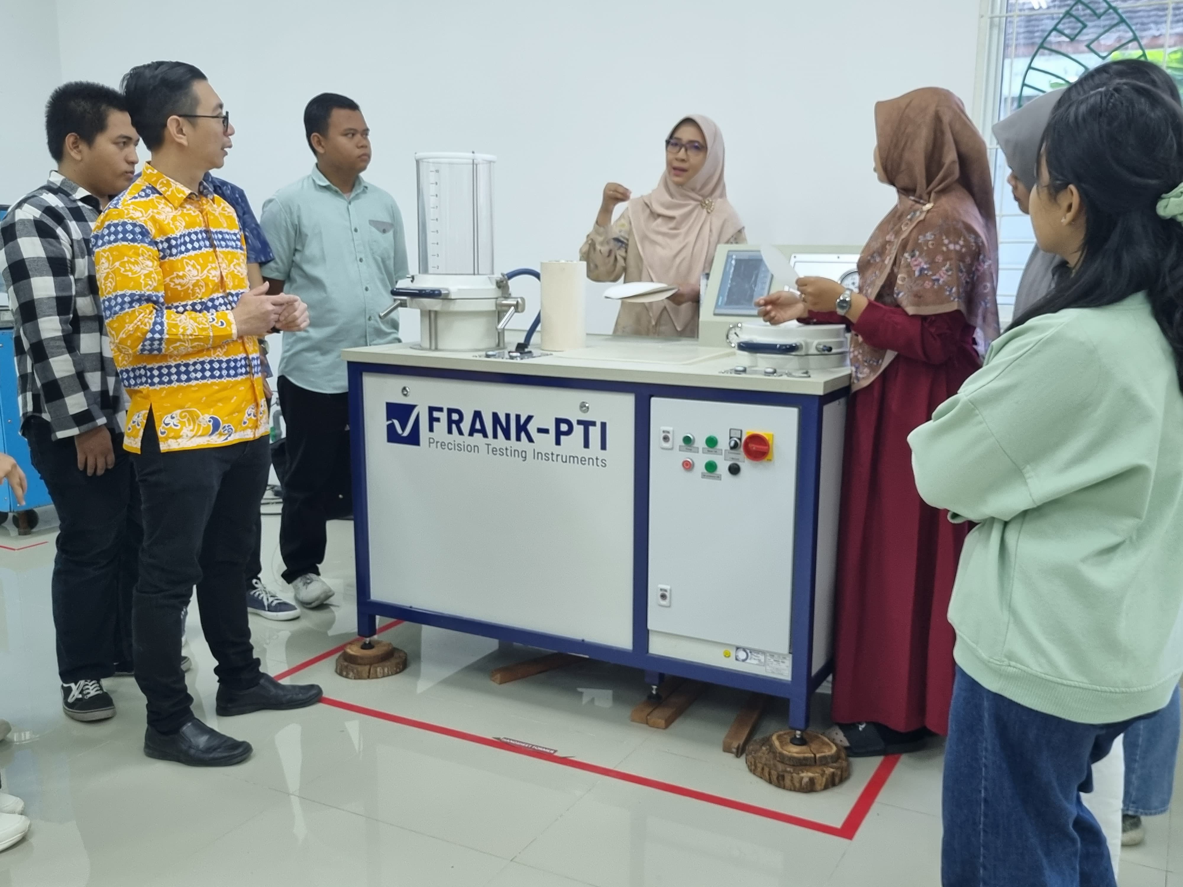 Dukung Pendidikan Berkualitas dan Inovasi Riset, RAPP Serahkan Alat Laboratorium kepada TPK Unri