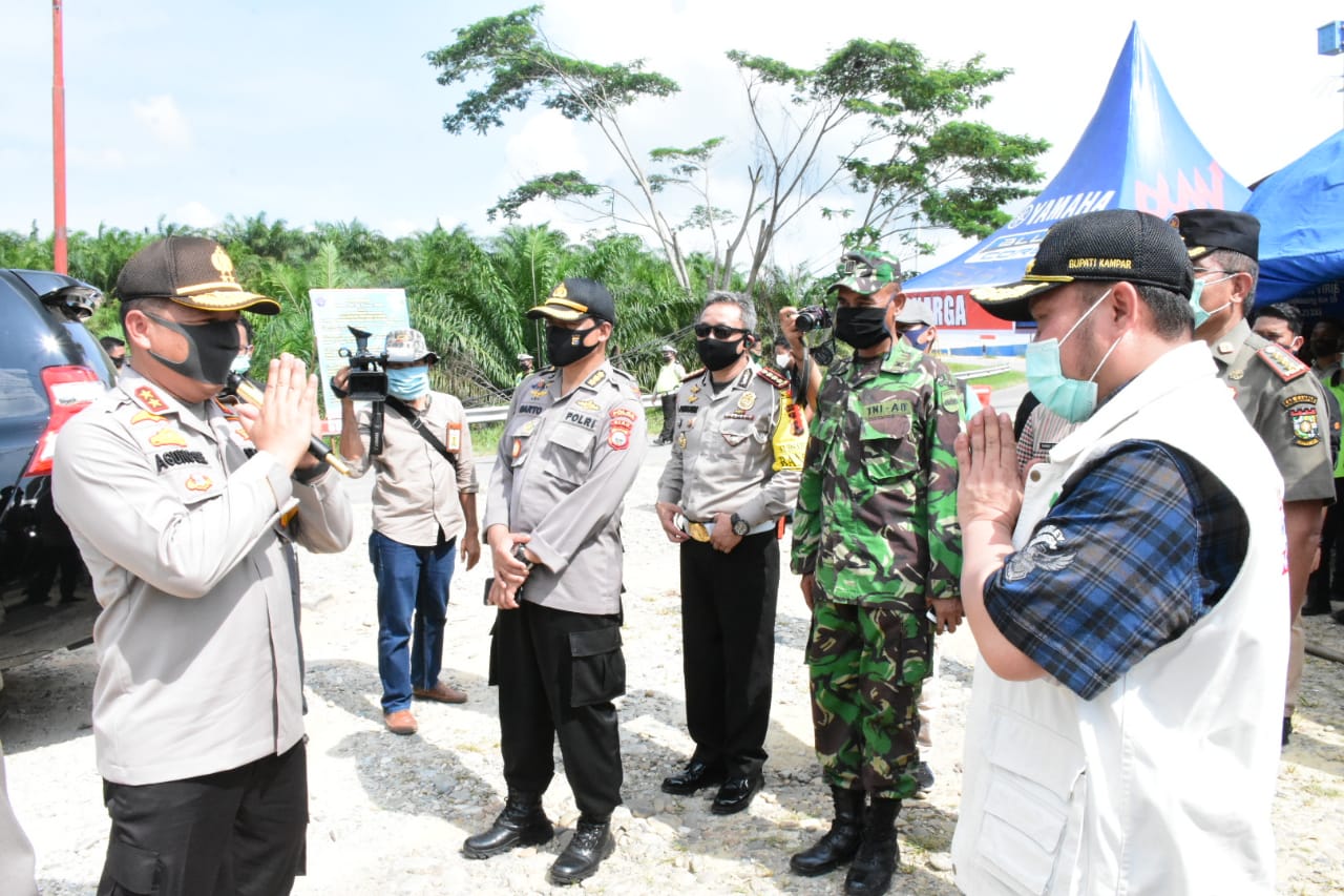 Kendaraan dari Sumbar yang Masuk Riau Diperiksa Petugas di Kampar