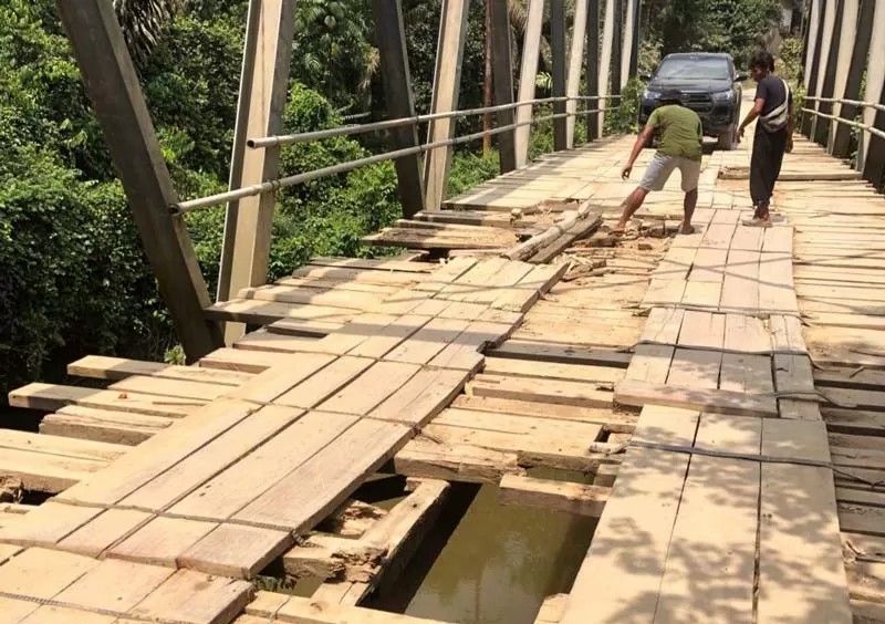 Tiga Jembatan di Batang Cenaku Rusak Berat 