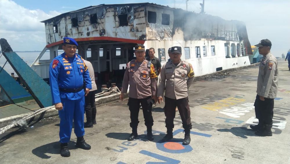 KMP Permata Lestari I Terbakar saat Bersandar di Pelabuhan