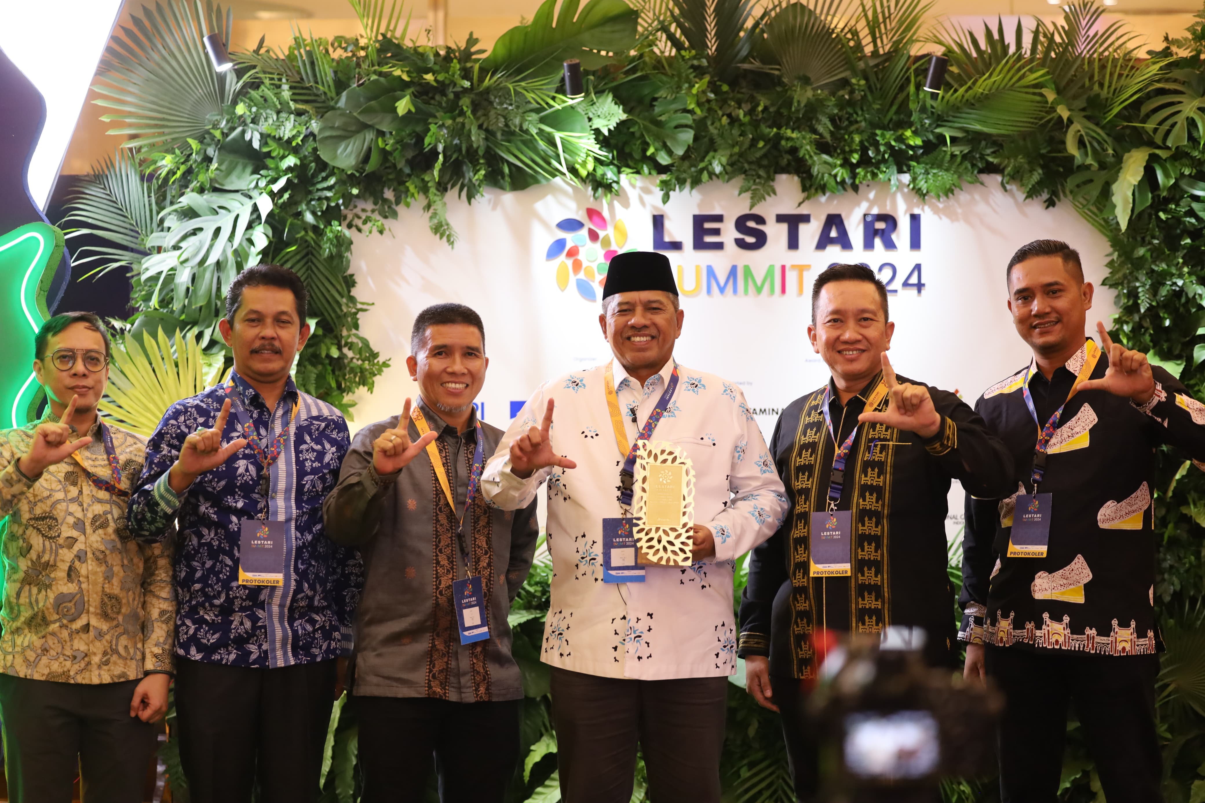 Bupati Siak Alfedri Terima Penghargaan Pembangunan Berkelanjutan dari Lestari Award 2024