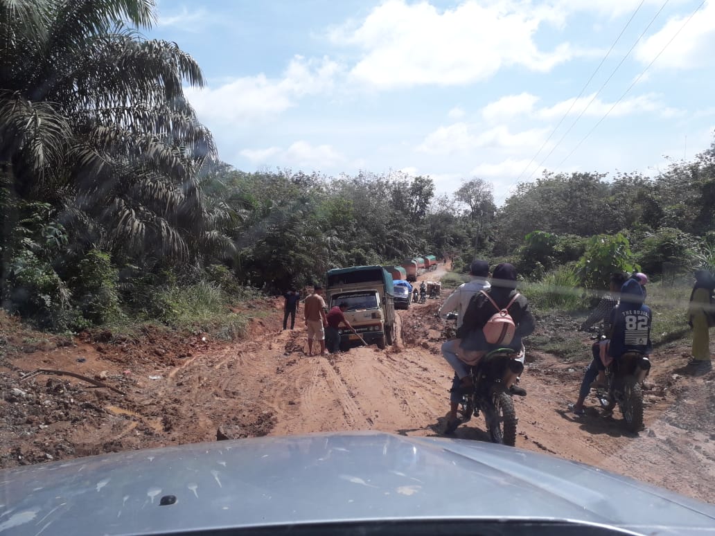 Warga Batang Cenaku Inhu Hentikan Truk CPO Tasma Puja, Ini Alasannya