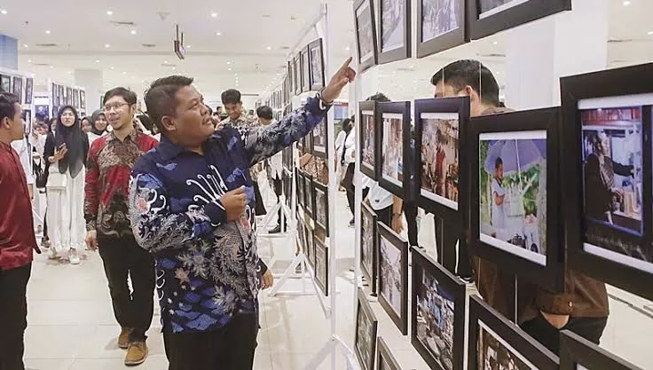 Fakultas Ilmu Komunikasi Umri Gelar Pameran Foto Keberagaman Indonesia