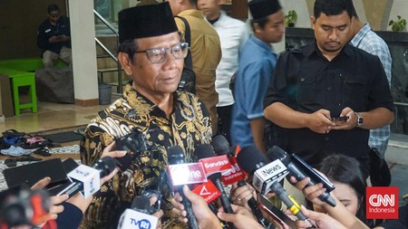 Mahfud Nyoblos di TPS 106 Maguwaharjo