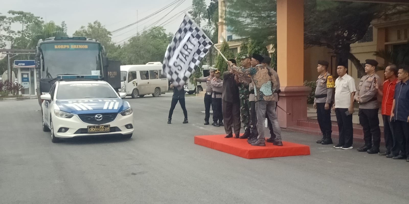 Personel Pengamanan TPS Pilkada Siak Dilepas Wakapolda Brigjen K Rahmadi