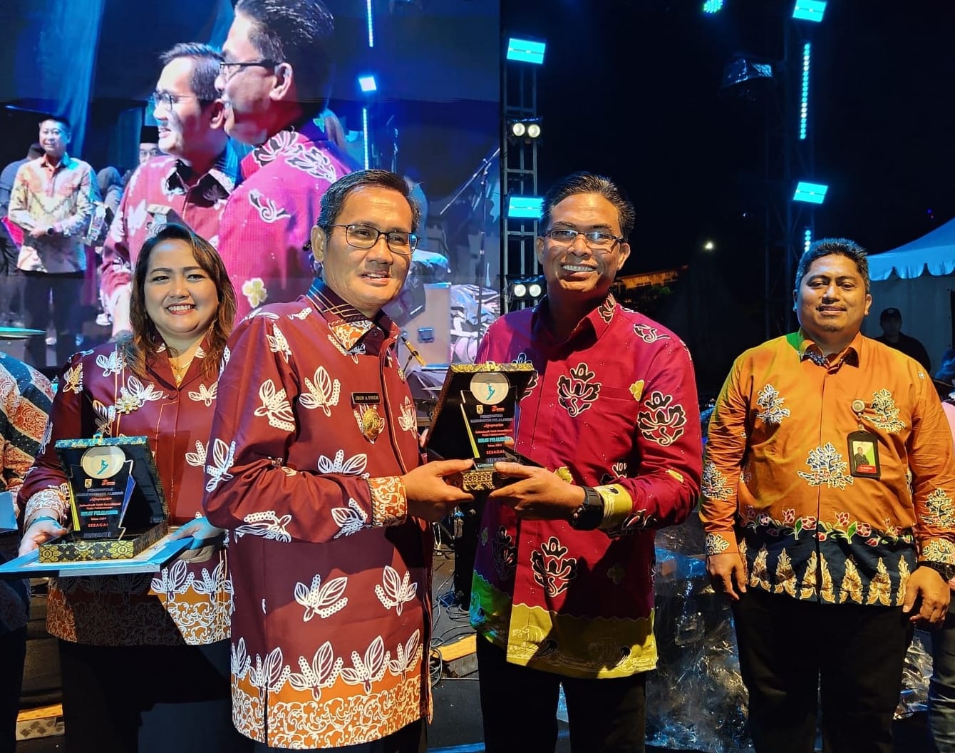 Gelar Fashion Show,  RAPP dan APR Raih Penghargaan Stand Terbaik di Helat Pelalawan 2024