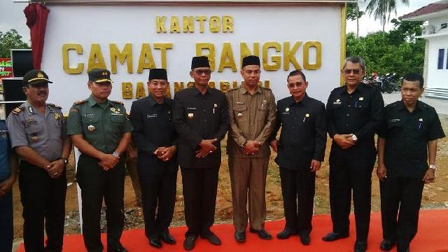 Bupati Resmikan Kantor Camat Bangko