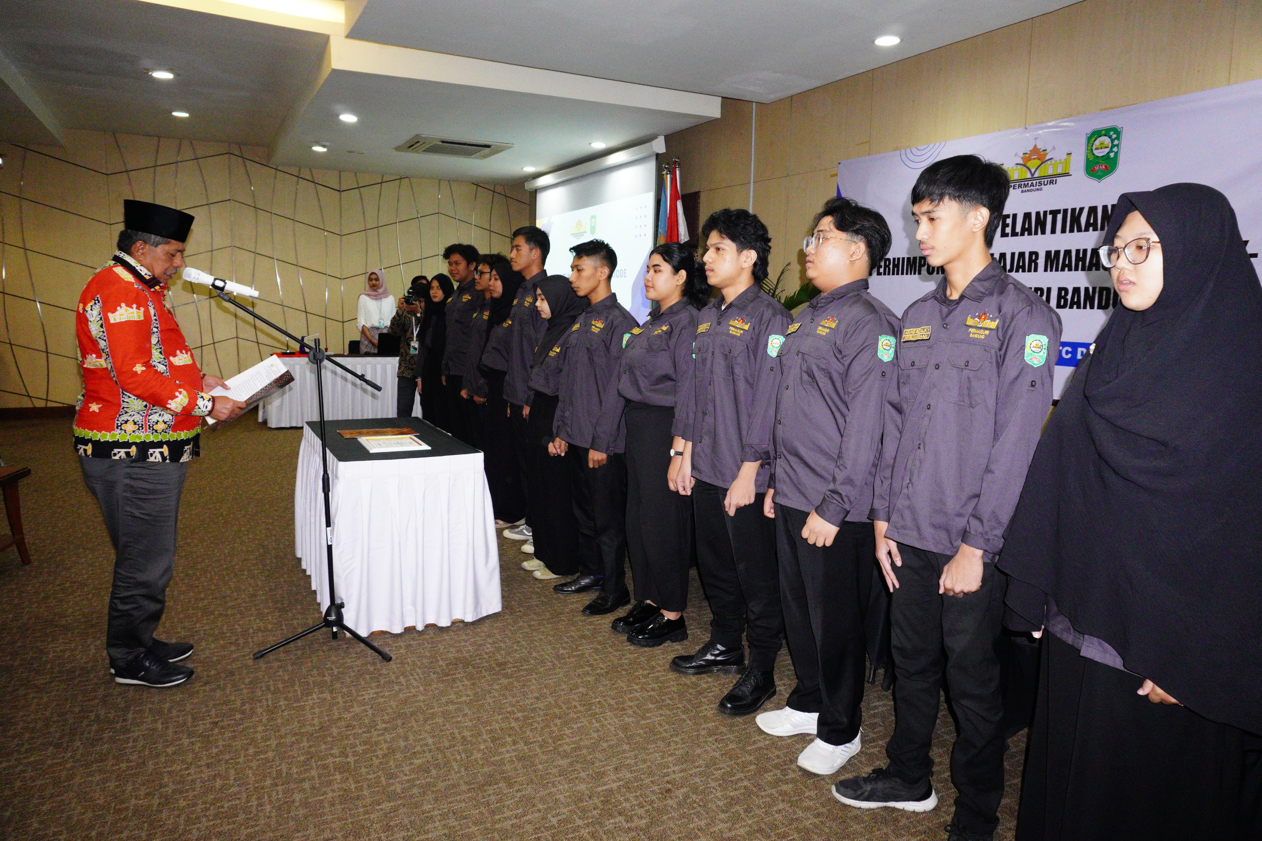 Bupati Siak Alfedri Lantik Permaisuri Bandung