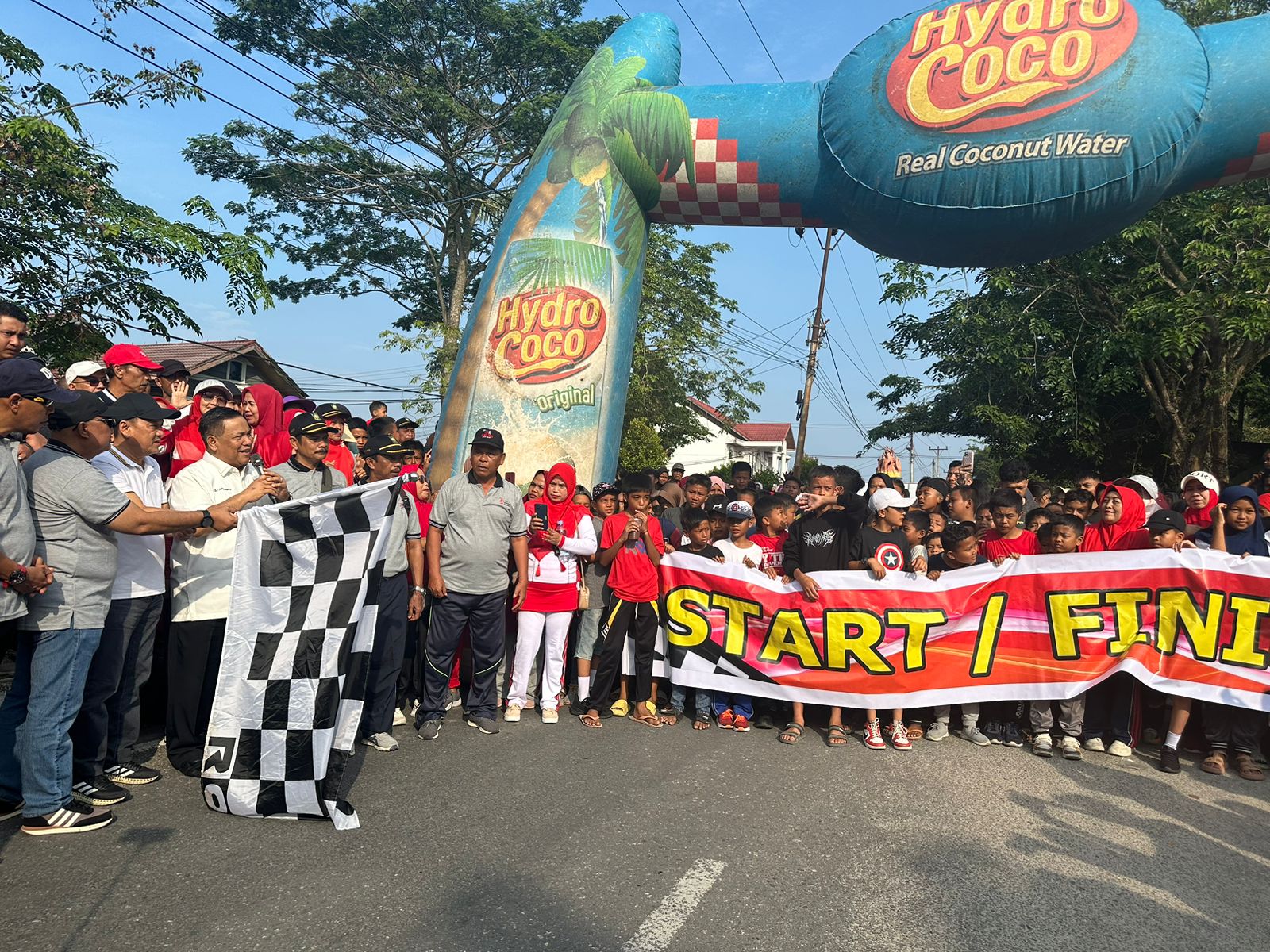 Di Momen Jalan Santai, Masyarakat Desa Pandau Jaya Apresiasi Gerak Cepat SF Hariyanto