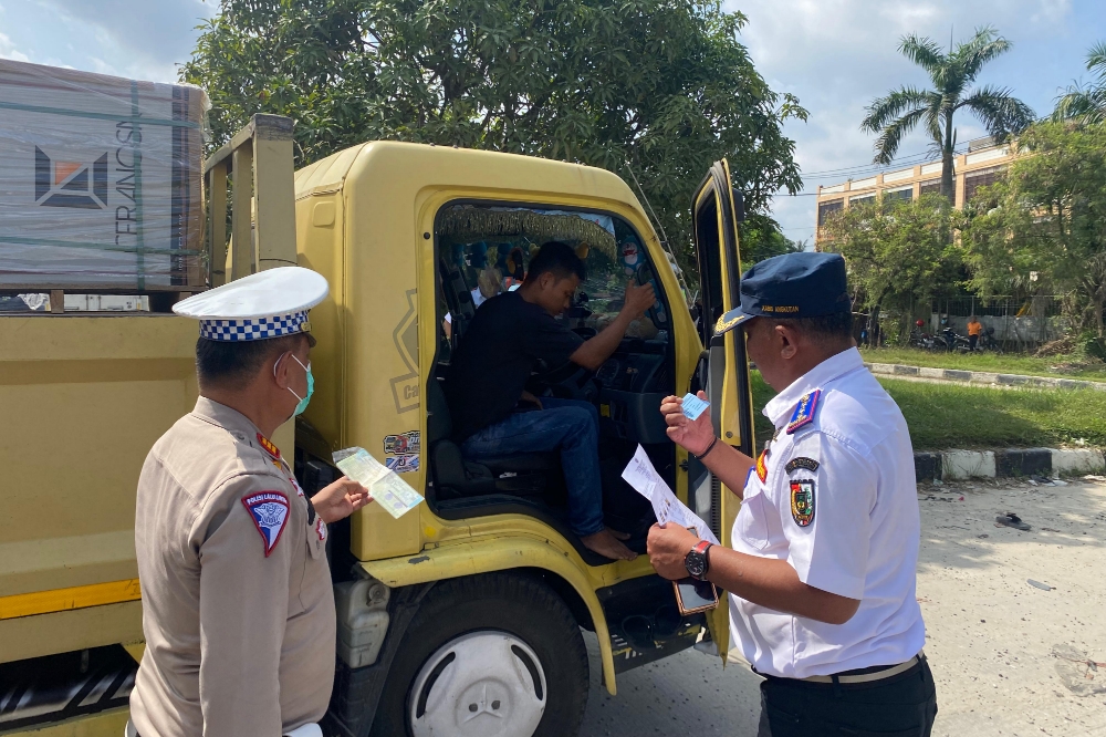 Tim Gabungan Tindak Puluhan Kendaraan ODOL