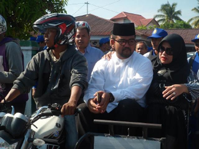 Ardo Naik Becak Bersama Sang Ibunda