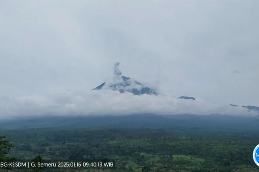 Gunung Semeru Erupsi Disertai Letusan Setinggi 1.000 Meter