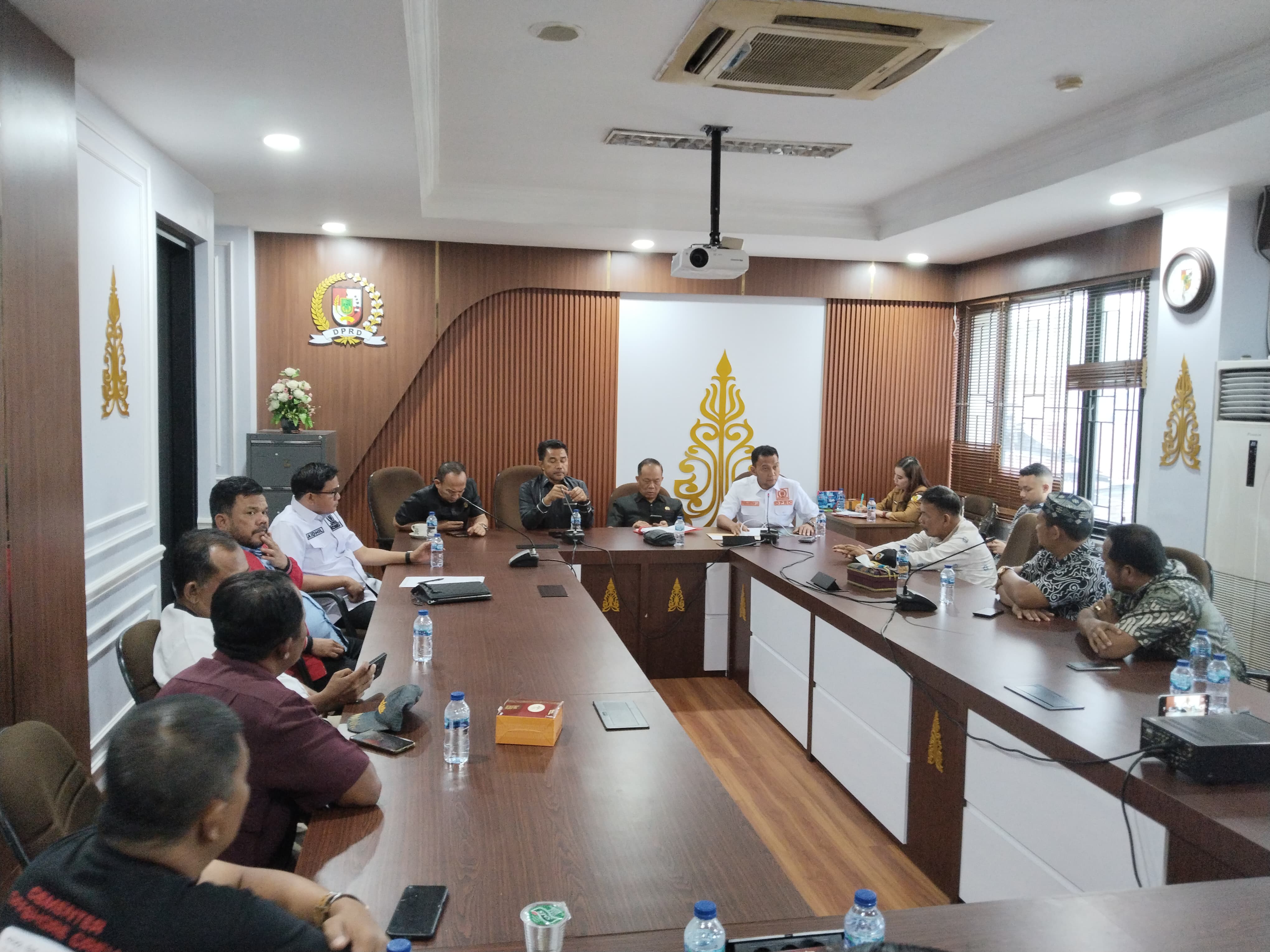 Masyarakat Panam Tolak Chromatic Family Karaoke Beroperasi, Khawatir Jadi Tempat Maksiat