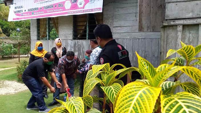 Kajari Kampar Salurkan Bantuan Sembako kepada Anak Yatim dan Lansia Terdampak Corona