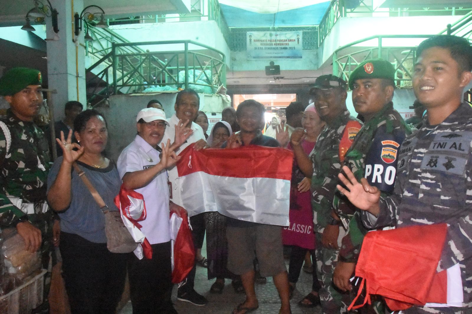 Pemkab Bengkalis Bagikan 3.000 Bendera Merah Putih