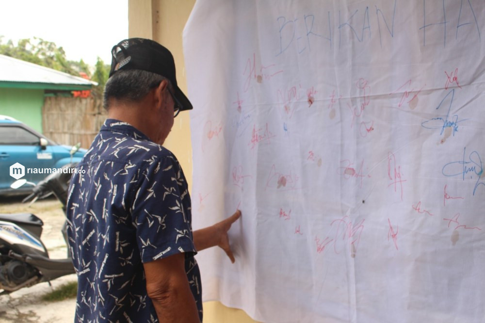 Tuntut Pembayaran Hak, Petani di Kampar Gelar Aksi Cap Darah