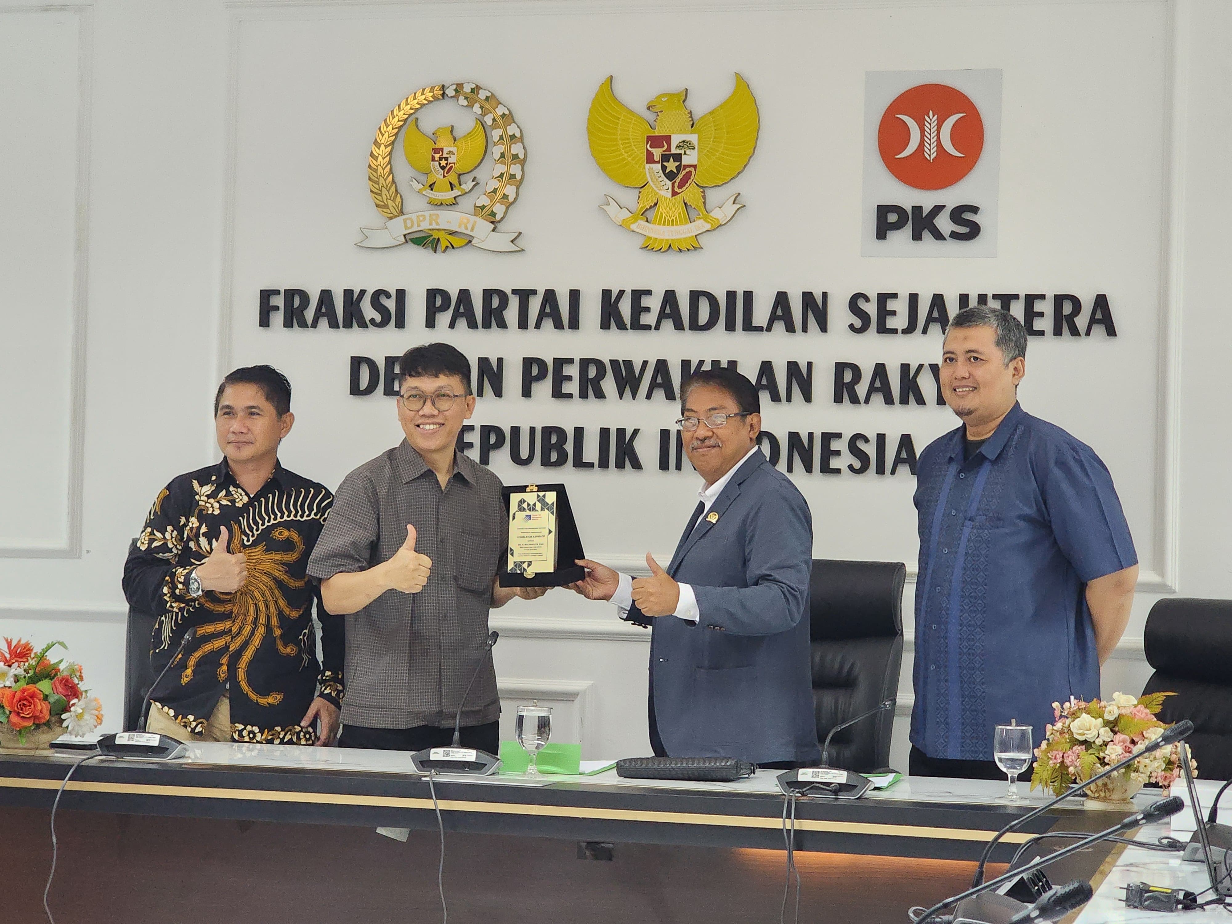 CIR Beri Penghargaan Legislator Aspiratif Kepada Mulyanto