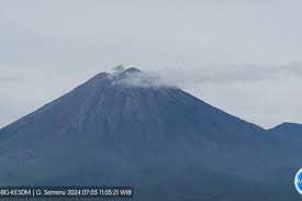 Gunung Semeru Tepantau Erupsi Pagi Tadi