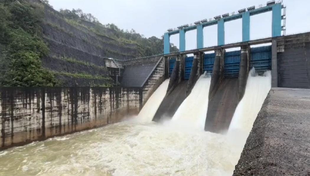 Waspada Kenaikan Debit Sungai Kampar, Pintu Waduk PLTA Koto Panjang Dibuka