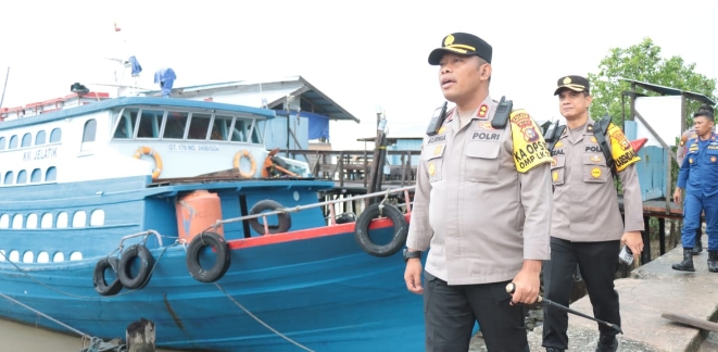 Polres Meranti Cek Kapal Pengangkut Logistik Pilkada 2024