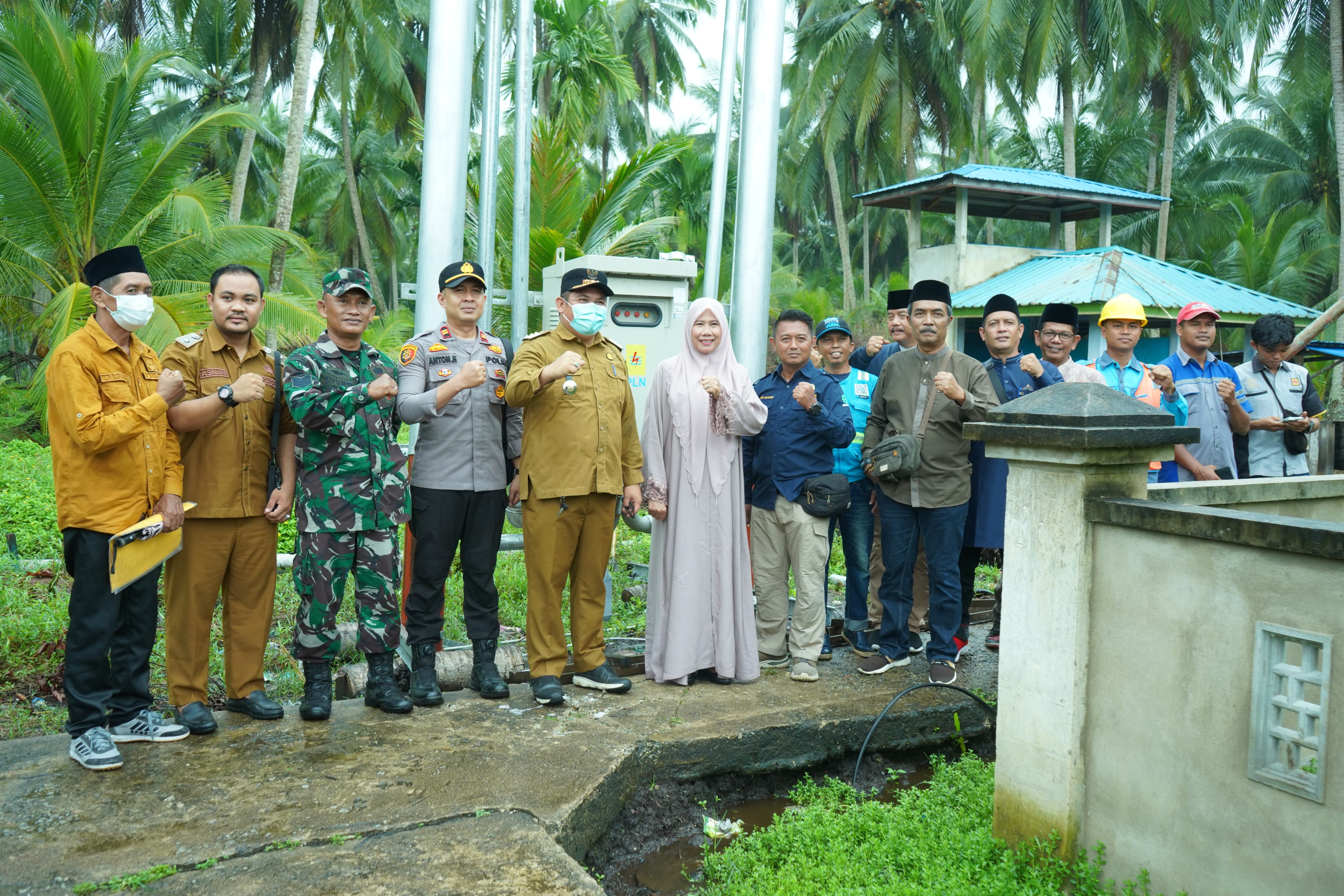 Terbentang 10,3 KM, Wabup Yuliantini Tinjau Pembangunan Jaringan Listrik di Pelangiran