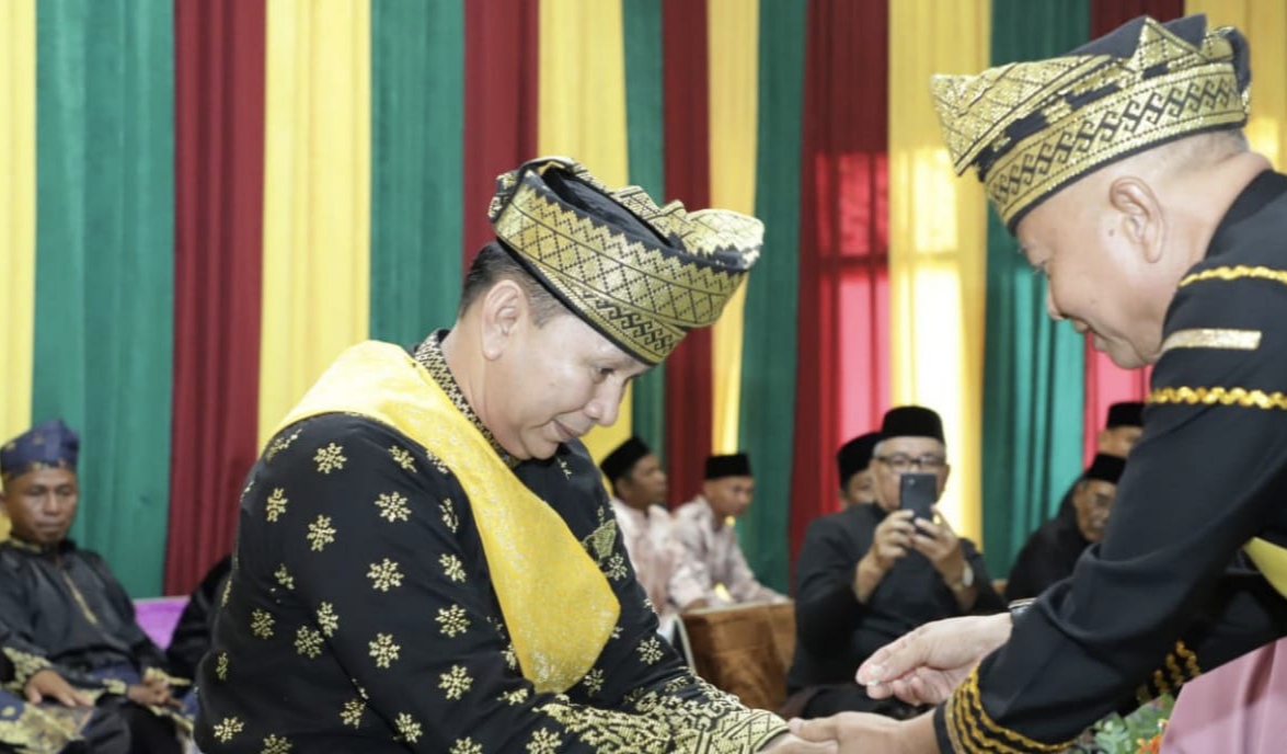 Maju Pilkada Rohul, Wabup Indra Gunawan di Tepung Tawari Tokoh Adat