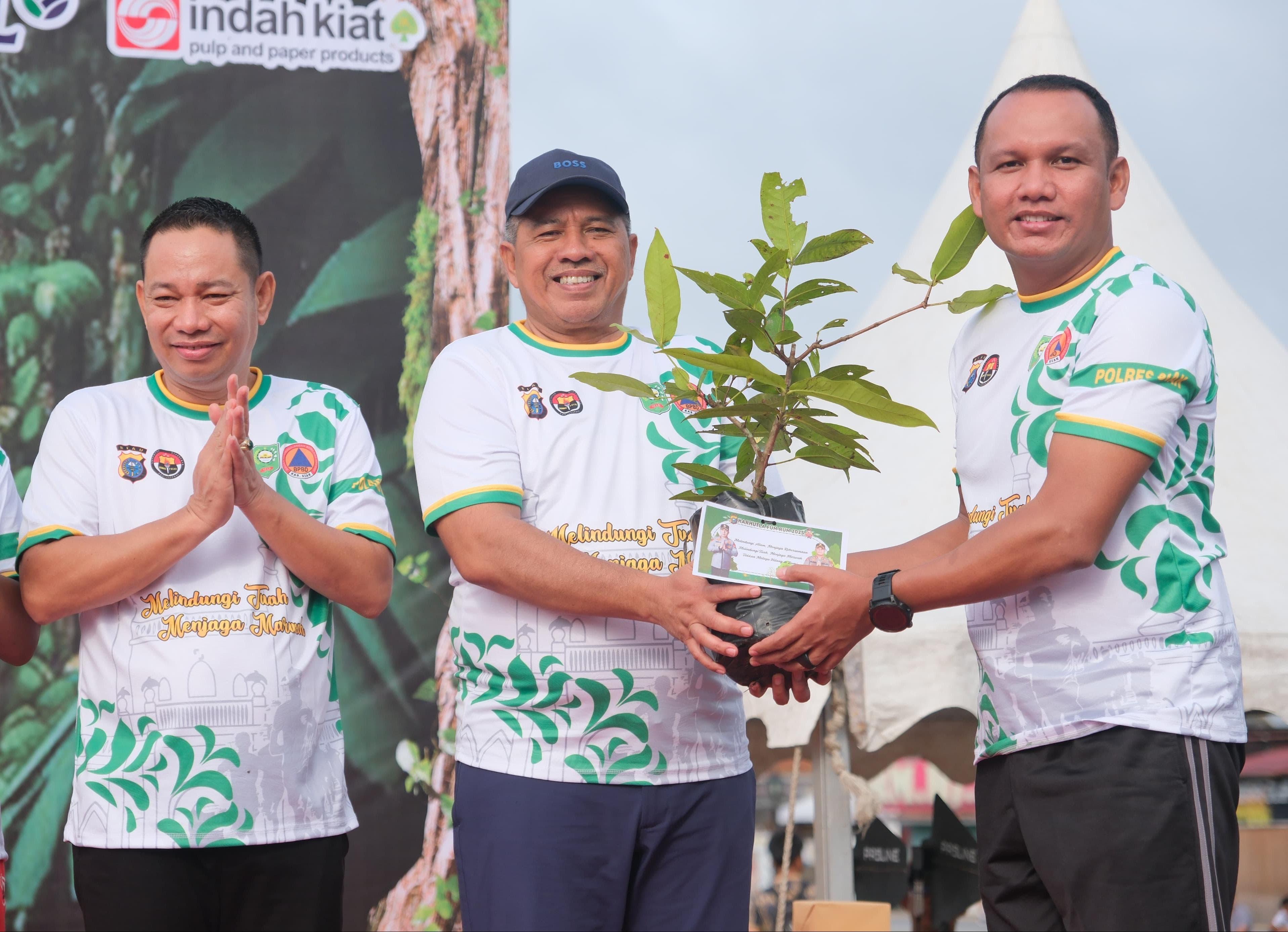Lepas Peserta Karhutla Fun Run, Bupati Alfedri Ajak Warga Lestarikan Hutan