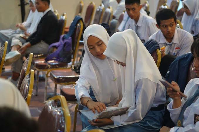 Pemprov Riau Berencana Pemberian Seragam Sekolah Gratis