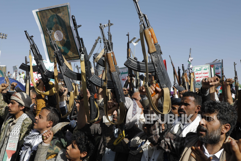 Dua Kapal di Laut Merah Ditembak Houthi