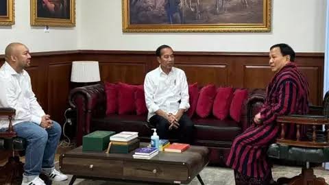 Jokowi Jenguk Prabowo Usai Jalani Operasi