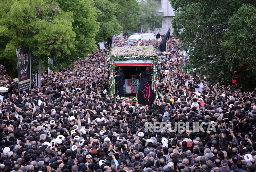 Prosesi Pemakaman Presiden Raisi Dimulai